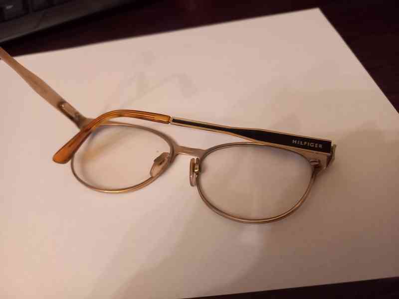 Dioptrické brýle Hilfiger, +2,5 D na obou sklech - foto 3