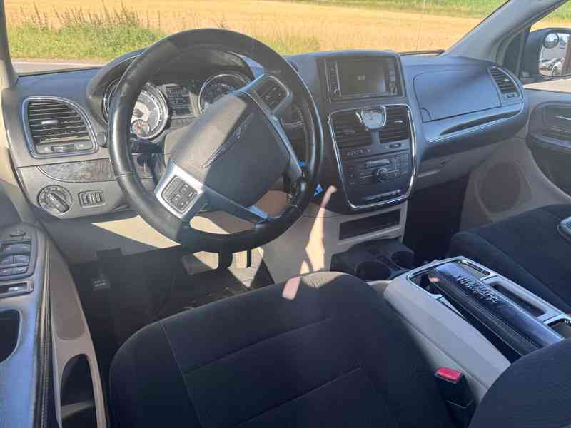 Chrysler Town Country 3,6 V6 RT 2011 - foto 15