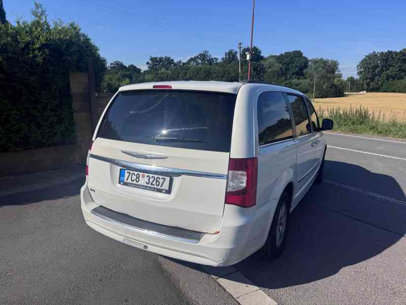 Chrysler Town Country 3,6 V6 RT 2011 - foto 5