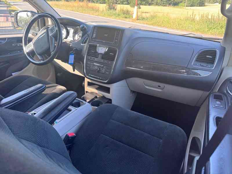 Chrysler Town Country 3,6 V6 RT 2011 - foto 11