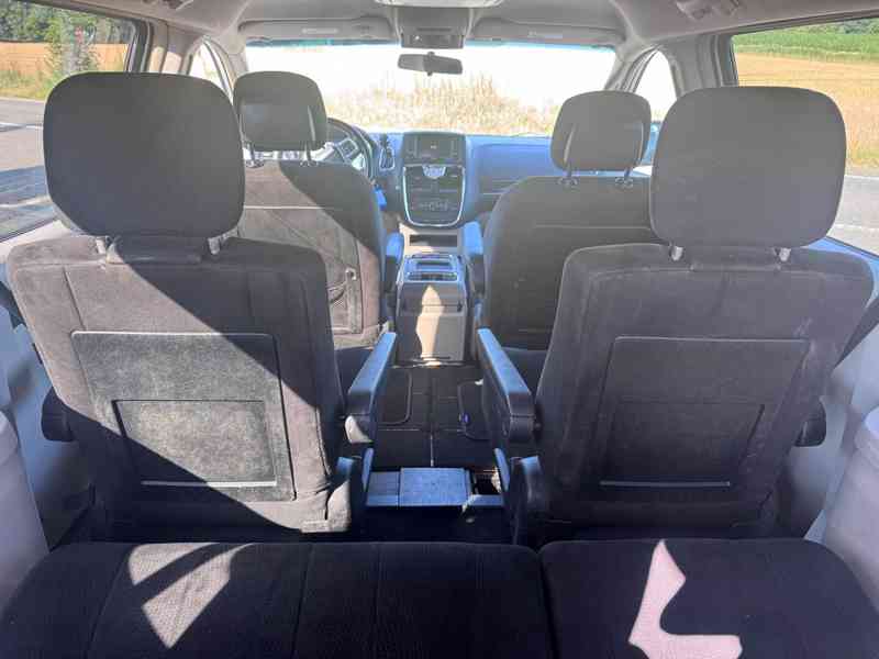 Chrysler Town Country 3,6 V6 RT 2011 - foto 8