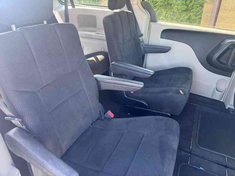 Chrysler Town Country 3,6 V6 RT 2011 - foto 10