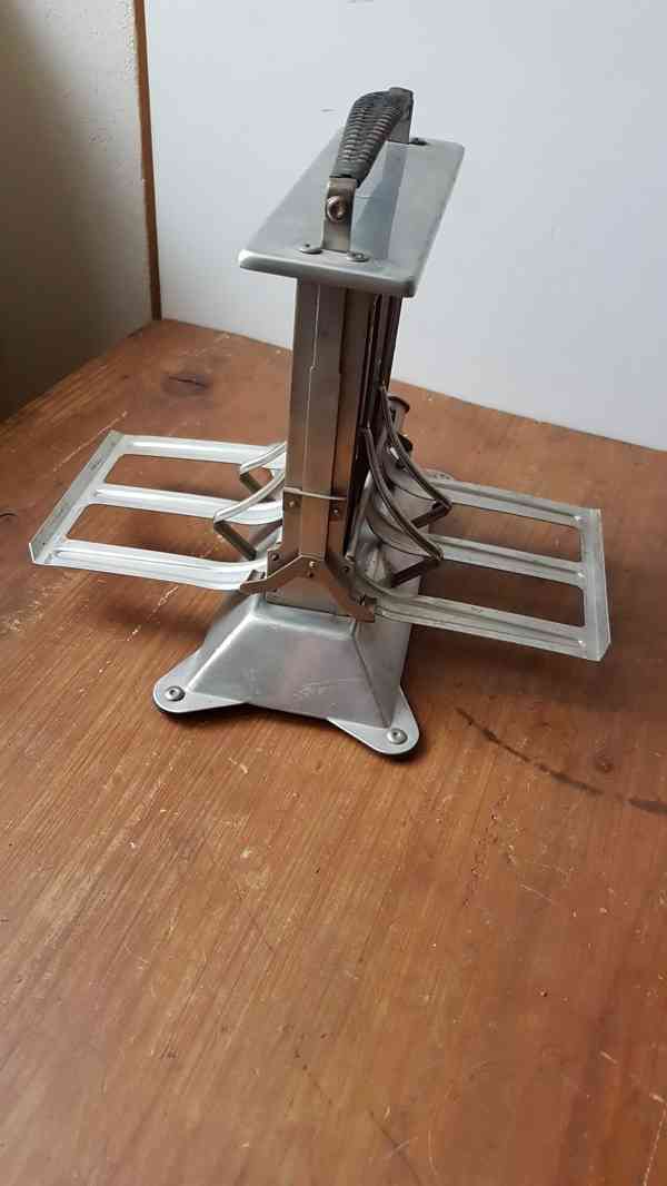 Starožitný prvorepublikový toaster - foto 5