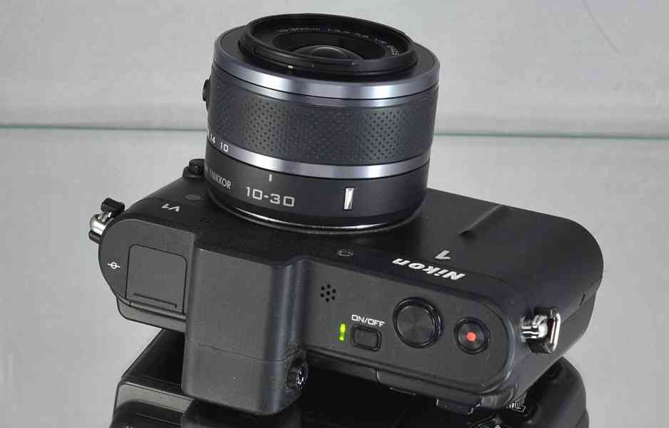 Nikon 1 V1+2 objektivy*10,1 Mpix*Full HDV*5000 Exp - foto 6