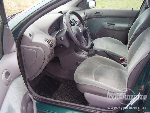 PEUGEOT 206 1,4 16V 55kW / Alu kola / 2x airbag / - foto 8