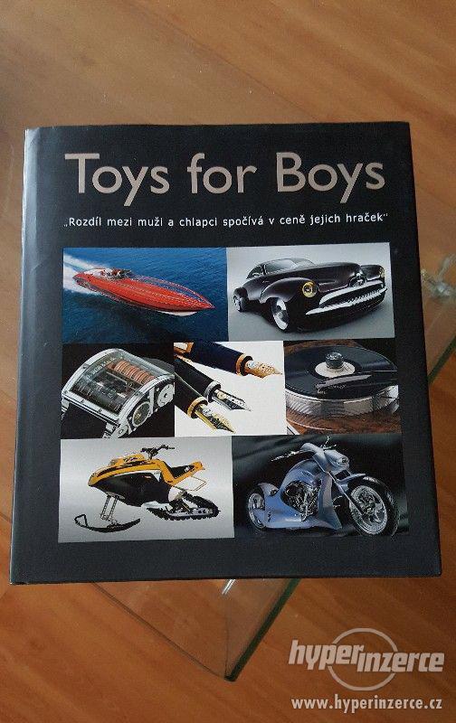 Krásná encyklopedie TOYS FOR BOYS (vícejazyčná) - foto 1