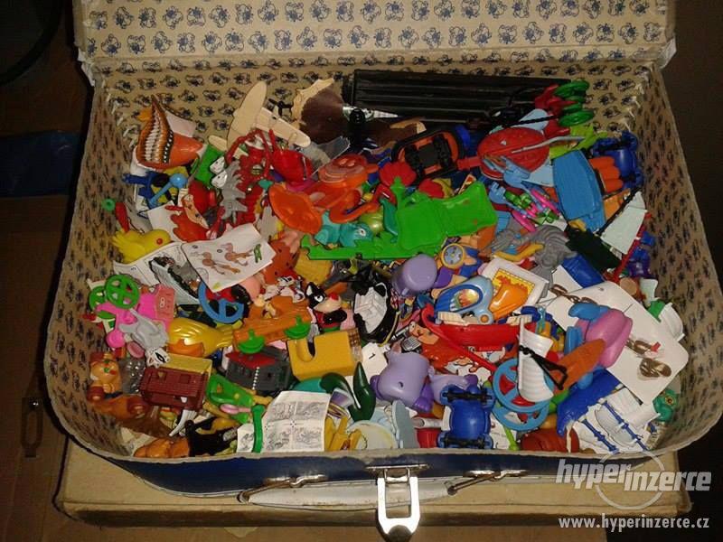 Kufřík plný hraček z Kinder vajíček - foto 1