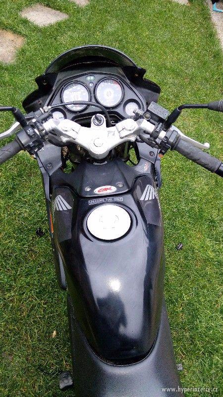 Honda CBR 125R - foto 2