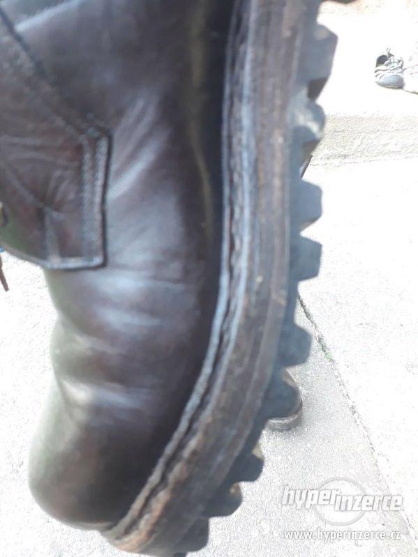 Lovecké holínky, pohorky, boty - foto 2