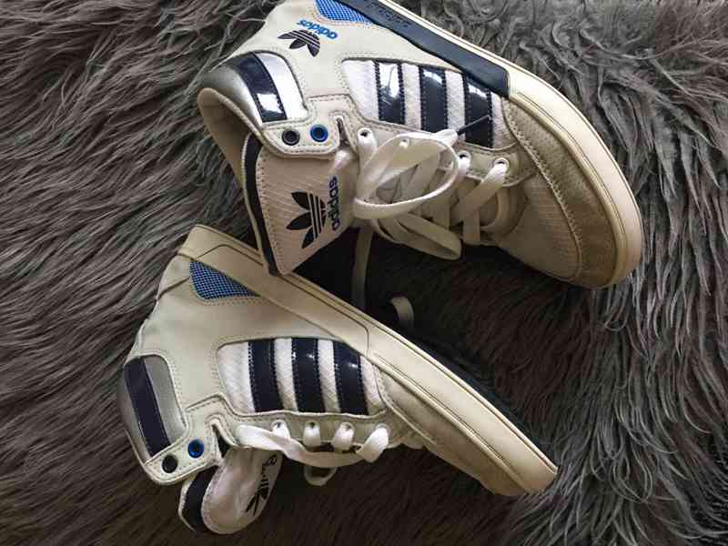 Kotníkové boty zn.Adidas vel.6,5 - foto 1