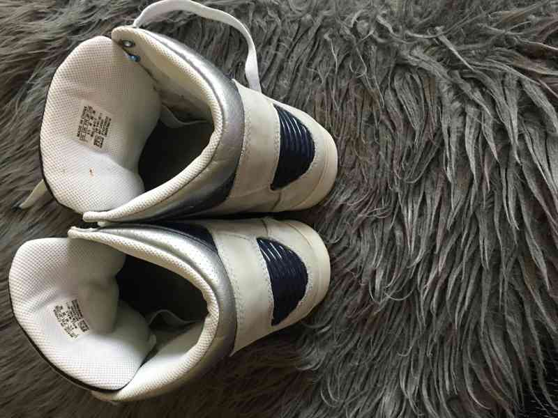 Kotníkové boty zn.Adidas vel.6,5 - foto 2