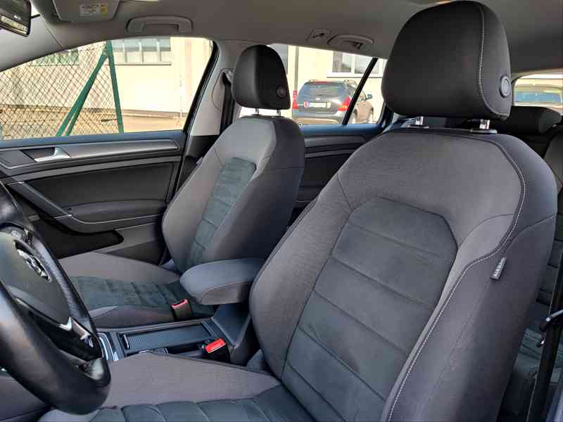 VW GOLF VII 2.0 TDI 110KW DSG, 2020, COMFORTLINE, TAŽNE, DPH - foto 4