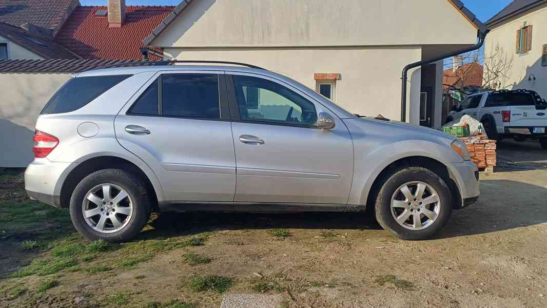 Prodám Mercedes Benz ML 3,5 L, benzin, automat, závěs , 2007 - foto 3
