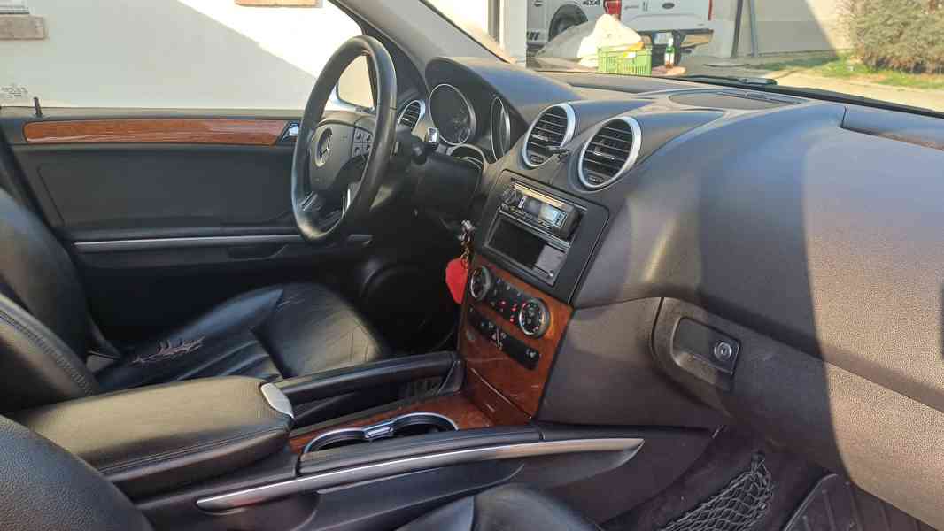 Prodám Mercedes Benz ML 3,5 L, benzin, automat, závěs , 2007 - foto 5
