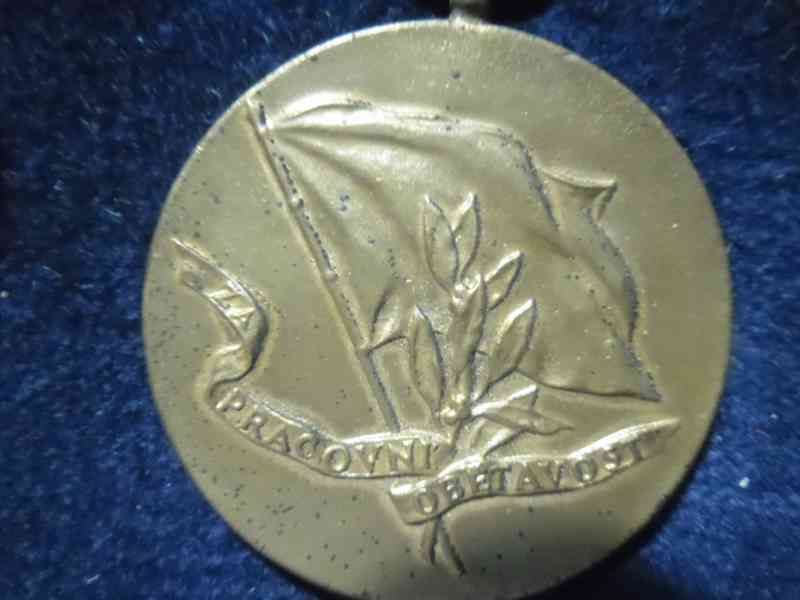 vyznamenání - Za pracovní obětavost - foto 2