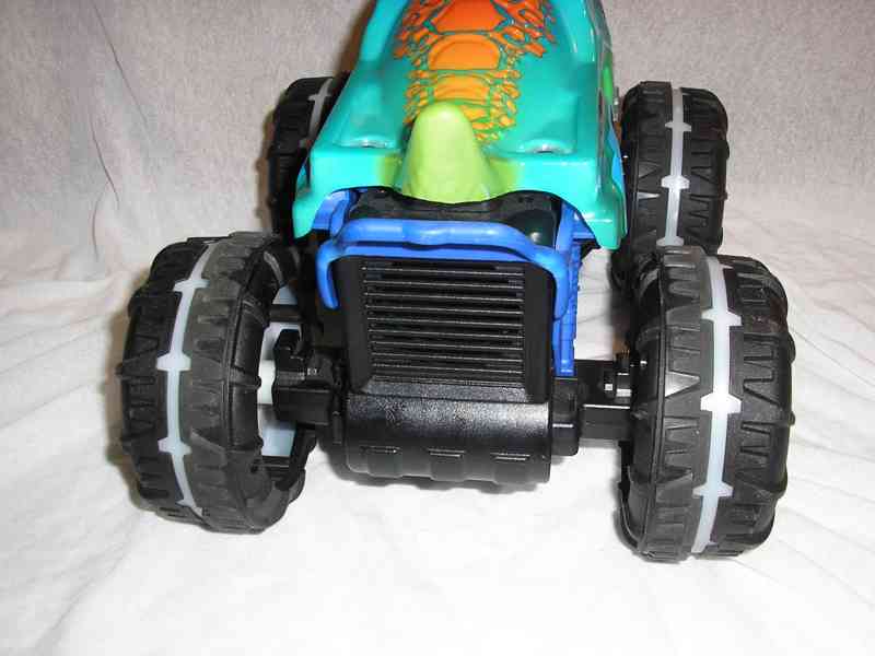 Hot Wheels Monster Trucks MEGA Wrex Alive RC JBD90  č.2 - foto 5