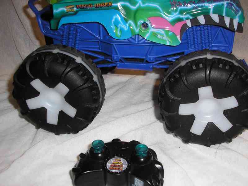 Hot Wheels Monster Trucks MEGA Wrex Alive RC JBD90  č.2 - foto 2