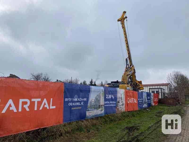 Velký rodinný byt 4+kk s prostornou terasou v posledním patře bytového projektu Zelené kaskády. - foto 15