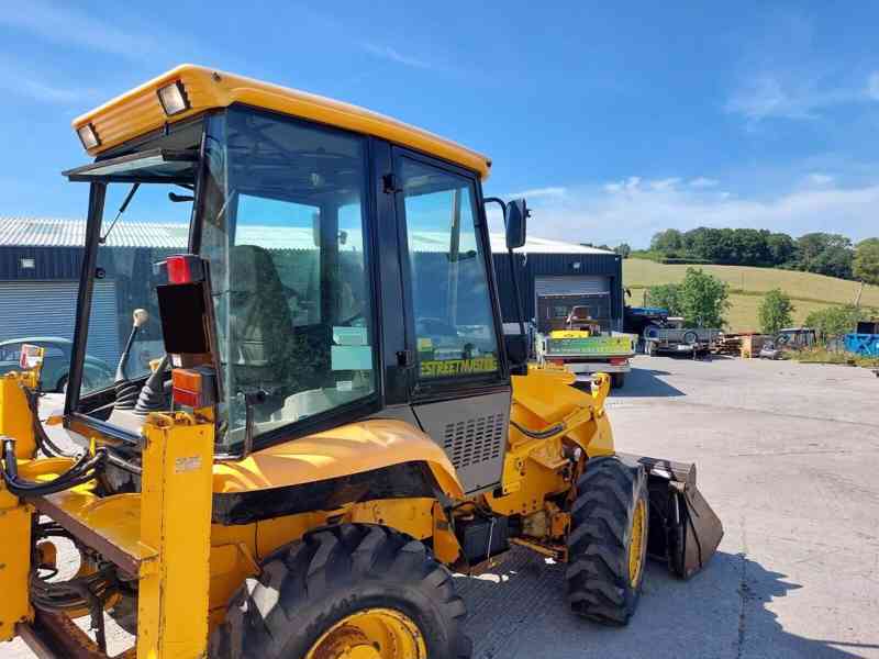 Rýpadlo-nakladač JCB 2CX street master - foto 2