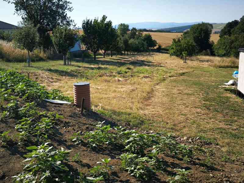 Pozemek k výstavbě a zahrada (2.007 m2) Popovice u Uh.Hradiš - foto 2