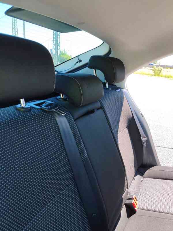 Škoda Rapid 1.6 TDI 77 kW Elegance - foto 18