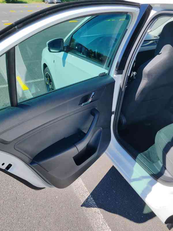Škoda Rapid 1.6 TDI 77 kW Elegance - foto 26