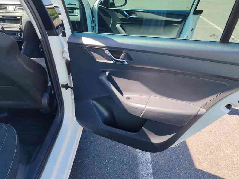 Škoda Rapid 1.6 TDI 77 kW Elegance - foto 27