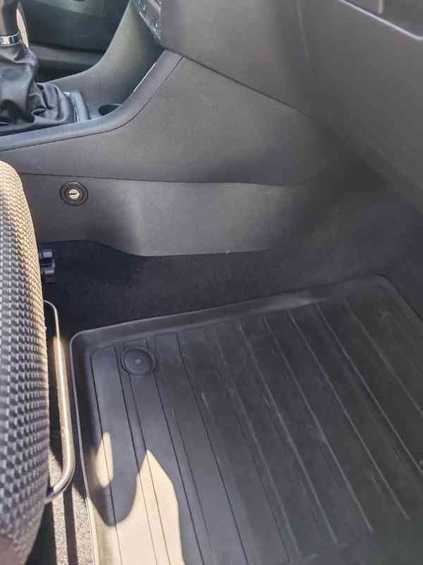 Škoda Rapid 1.6 TDI 77 kW Elegance - foto 32
