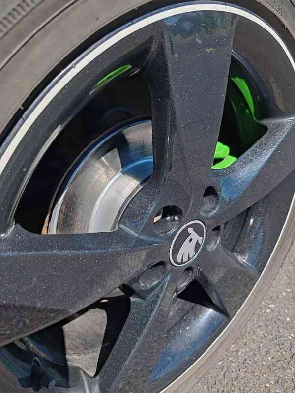 Škoda Rapid 1.6 TDI 77 kW Elegance - foto 28