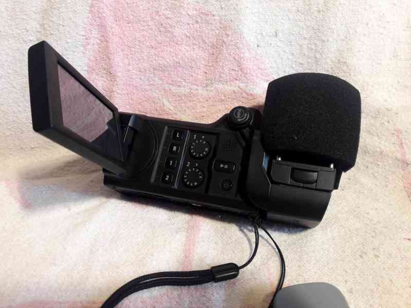 kamera ZOOM Q8 - Kompletní balení, nová baterie, top stav - foto 3