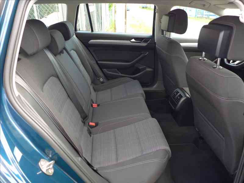 Volkswagen Passat 1,6 TDI COMFORTLINE, LED, DPH - foto 9