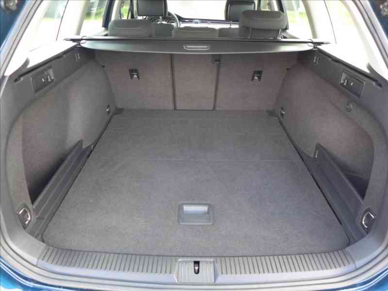 Volkswagen Passat 1,6 TDI COMFORTLINE, LED, DPH - foto 8