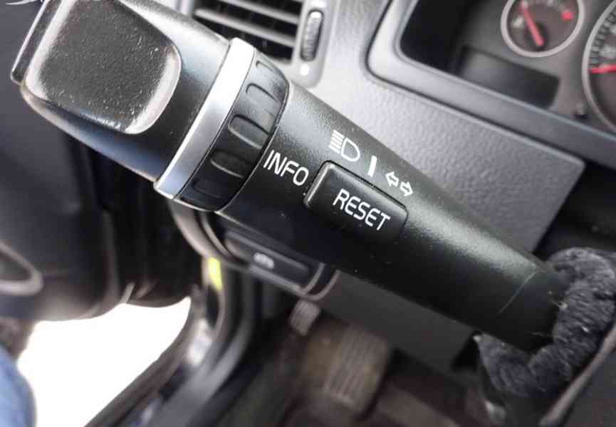 Volvo XC90 2.4 D5 (136 KW) r.v.2007 AUTOMAT - foto 11