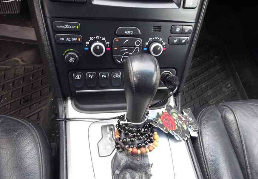Volvo XC90 2.4 D5 (136 KW) r.v.2007 AUTOMAT - foto 9