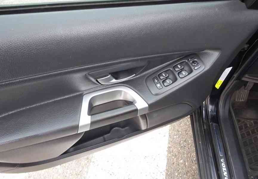 Volvo XC90 2.4 D5 (136 KW) r.v.2007 AUTOMAT - foto 6