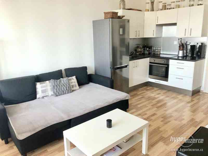 Pěkný 2+kk/balkon + park.stání v rezidenci Eliška - foto 2