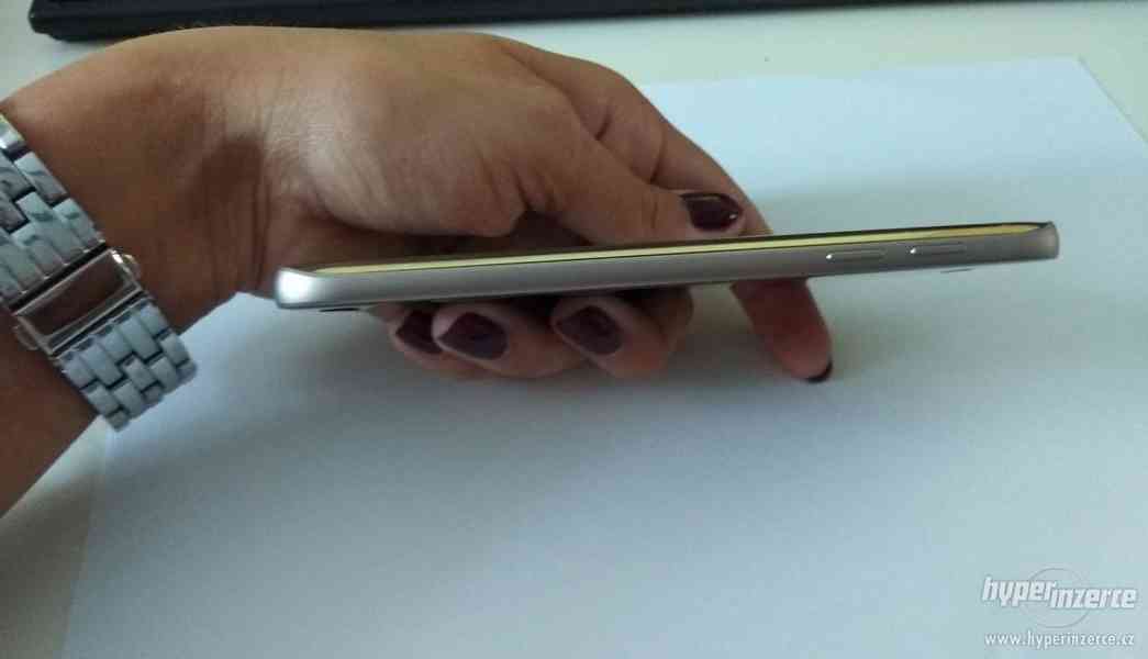 Samsung Galaxy S7 zlatý - foto 3