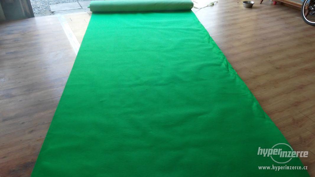Obkladový,výstavní koberec - zelený - foto 1