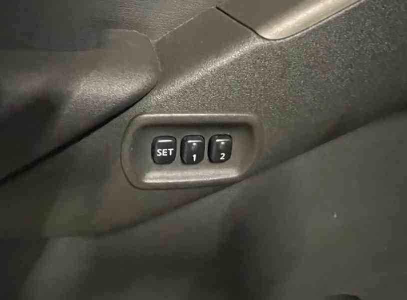 Nissan Pathfinder 2.5 dCi LE 126kw - foto 13