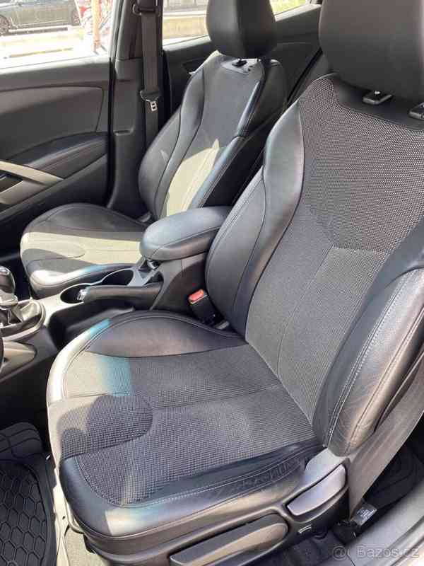 Hyundai Veloster 1,6 GDI 103kW - foto 7