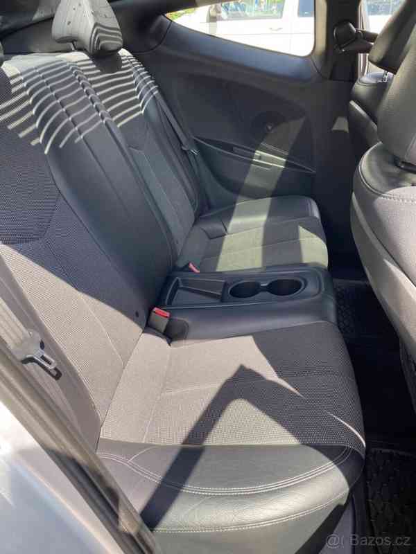 Hyundai Veloster 1,6 GDI 103kW - foto 8