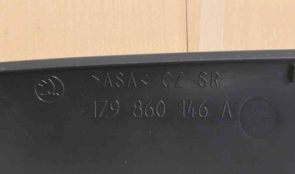 NOVÝ ORIGINÁL přední pravý kryt hagusu Octavia 2 1Z9860146A - foto 3