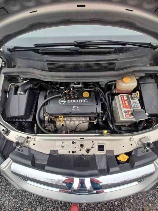 Opel Zafira 1,6 - foto 2