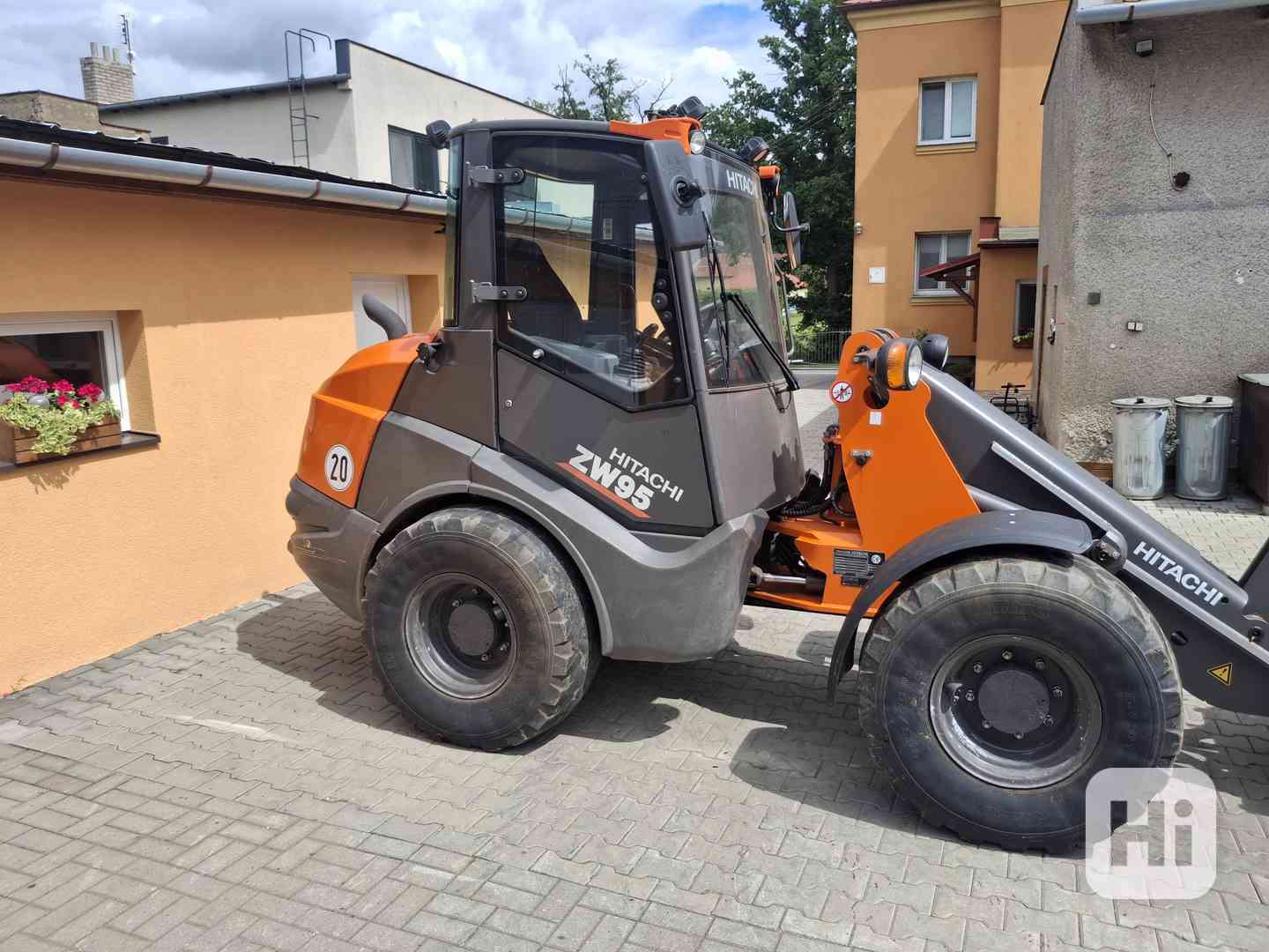 Nakladač Hitachi ZW95-6V, r. 2020, 8000 mth, 0,8 m³, funkční - foto 1