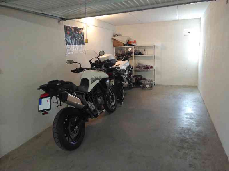 Pronájem části garáže pro parkování motocyklu - foto 5