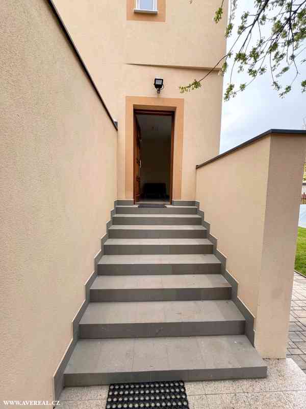 Prodej rodinného domu 5+kk s bazénem, garáží a zahradou – Ve - foto 5