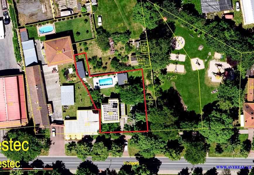 Prodej rodinného domu 5+kk s bazénem, garáží a zahradou – Ve - foto 34