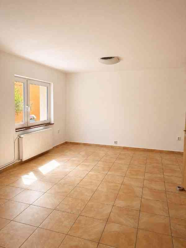 Prodej rodinného domu 5+kk s bazénem, garáží a zahradou – Ve - foto 12