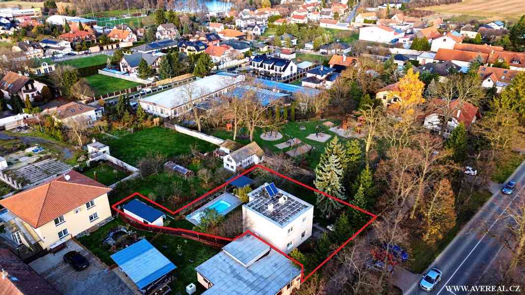 Prodej rodinného domu 5+kk s bazénem, garáží a zahradou – Ve - foto 27