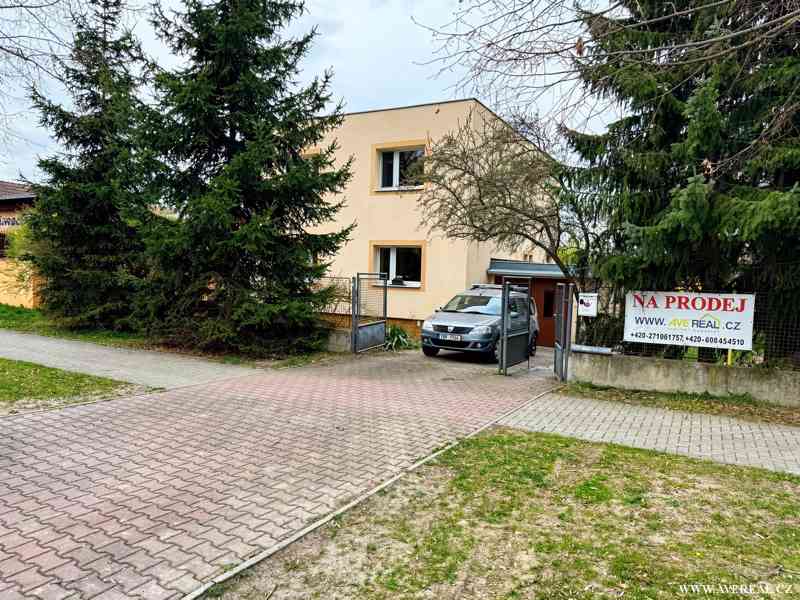 Prodej rodinného domu 5+kk s bazénem, garáží a zahradou – Ve - foto 24